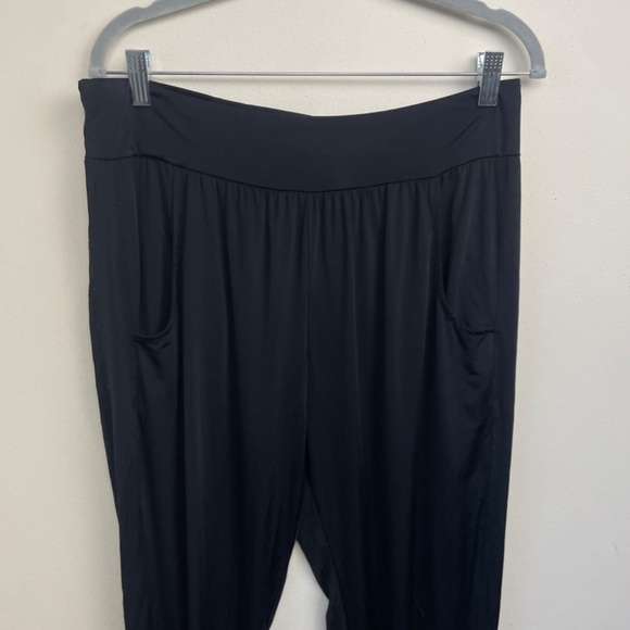 Zyia Black Jogger‎ in a Bottle 2 - Picture 7 of 11